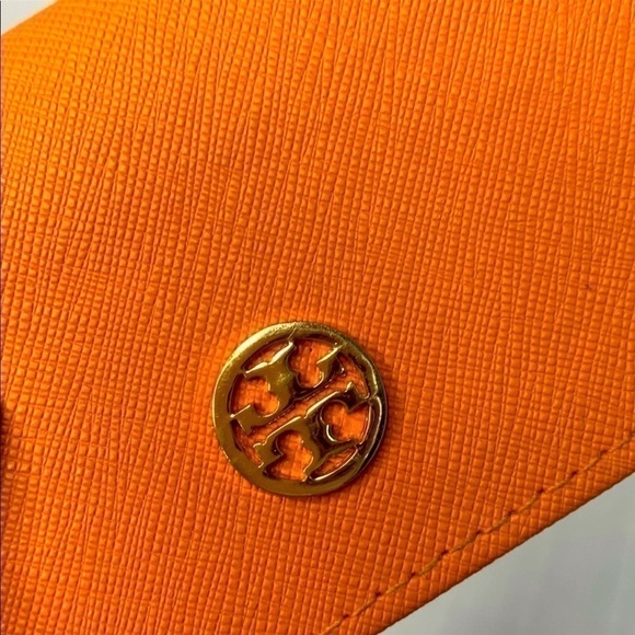 Tory Burch Glasses / Sunnies case in Orange with gold tone emblem - Picture 5 of 7